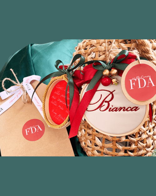 Pallina Natale su Telaio in Bambù con ricamo personalizzato fronte e retro